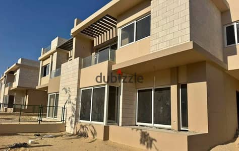 للبيع تاون هاوس في اب فيلل بجوار نيو جيزة وجنب بالم هيلز