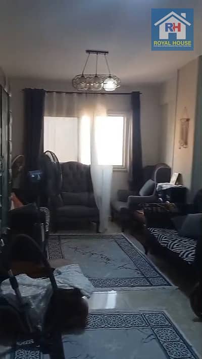 شقه 95م للتمليك شارع عشره من منشية التحرير بجوار كلية الهندسه ومدرسة السيدة خديجه النعام عين شمس