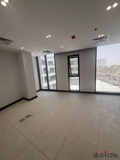 عياده للايجار الشيخ زايد بالتكيفات مول سنترال افينيو central avenue فيو على بلازا شارع البستان