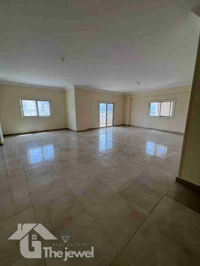 شقة للإيجار 240م | دور أول | بلكونة على التسعين الجنوبي | البنفسج عمارات | التجمع