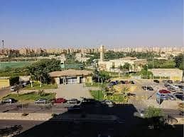 للإيجار المفروش شقة 265م نموذج 600 B1 دور متكرر فيو النادي 4 غرف 4 حمام كاملة الفرش والأجهزة