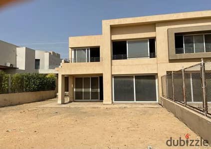 فيلاا في كمبوند جولف فيوز  بجانب نادي الجزيره