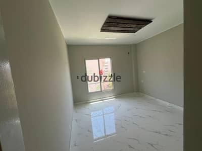 شقة للإيجار فيو جاردن جاهزة للسكن تشطيبات سوبر لوكس ايجار شامل المطبخ دور متكرر  بجوار مول 2 وجيت واى والمسجد الاحمر وبوابة 12 في الرحاب 1