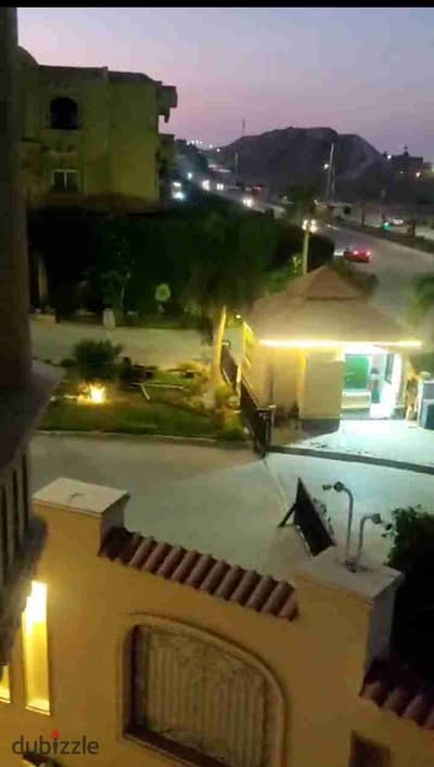 في ارقى احياء الشيخ زايد شقه ارضي مرتفع اول سكن