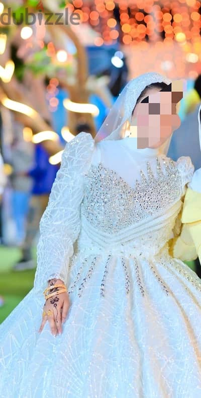 فستان زفاف لبسه واحده بس