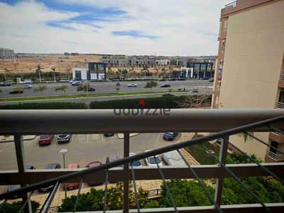 للبيع فى مدينتى كاش ١٠٣ متر بال b6طلعت مصطفى فيو استريب مول مساحة ١٠٣ متر عباره عن  ٣ نوم و ٢ حمام النموذج الأكثر طلبا فى مدينتى بها بعض التشطيبات الخاصه دور خامس غير مجروحه نهائيا