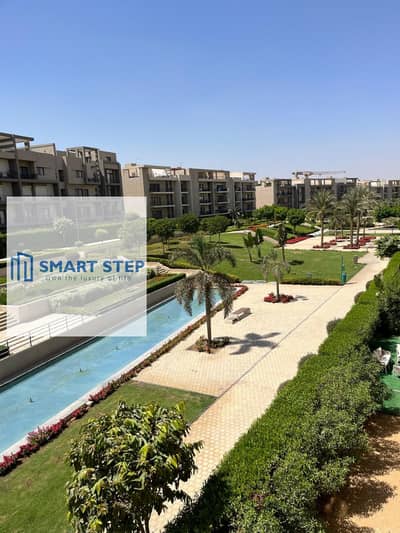 شقة متشطبة بالكامل موقعها مميز للبيع في كمبوند فيفث سكوير القاهرة الجديدة