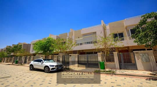 للبيع توين هاوس 254 متر استلام فوري في كمبوند اتريو في قلب الشيخ زايد بسعر لقطه لسرعه البيع دقيقتين من هايبر وان