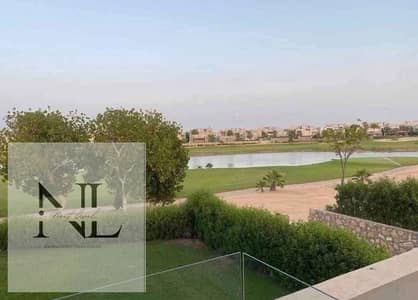 فرصتك تمتلك فيلا كواترو في سيتي جيت -في قلب التجمع الخامس،مساحة  255م + أرض 227م، 4 غرف + ناني، 4 حمام، نص تشطيب