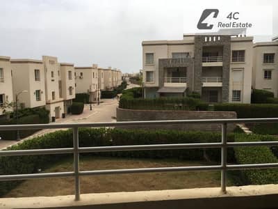 لسرعة البيع شاليه بمساحة ١٤٠ م متشطب بالفرش بأقل من سعر السوق فيو على البحر وحمام سباحة على بُعد خطوات من البحر، في موقع متميز جدًا في أمواج، الساحل ا
