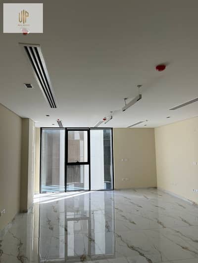 مكتب إداري للإيجار في التجمع الخامس داخل كمبوند Hyde Park New Cairo مناسب للشركات والإدارات داخل كمبوند متكامل الخدمات وأمن وحراسة