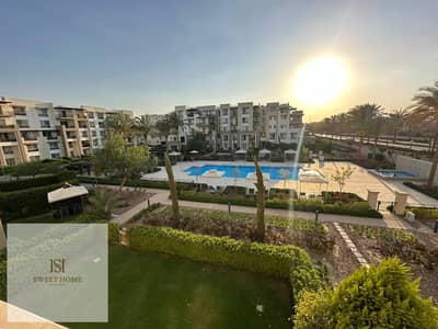 شقه مفروشه فيUptown Cairoفيو حمام السباحه سعر لقطه