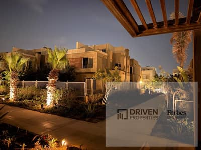 استلام فوري بأقل سعر توين هاوس للبيع في كمبوند ذا كراون بالم هيلز The Crown Palm Hills Compound جولف اكستينشن 6اكتوبر الجيزه