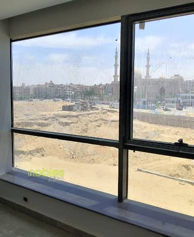 مكتب للإيجاربإطلالة علي فيو مفتوح  ومتشطب بالكامل وبالتكييف في نرجس فيلات مول وان 7  -  one 7 mall