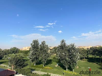 فيلا فاخرة للبيع في مدينتي بموقع متميز وتشطيب راقٍ وحديقة خاصة وإطلالة رائعة داخل مجتمع متكامل الخدمات والأمن