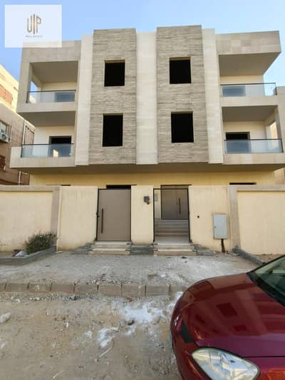 Apartment for sale in Al-Qarnfal Villas, Fifth Settlement, close to the Attorney General and Al-Nasr Road, and 5 minutes from Al-Marasim Compound, here is the view.