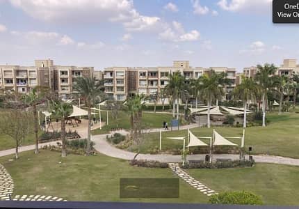 للبيع في Carnell – New Giza   مساحه ١٩٦متر متشطبه البيع بالمطبخ والتكيفات  فيو مميز