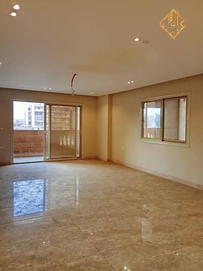 شقة للبيع فى المهندسين _تفرعات جامعه الدول بسعر مغرى 220 م