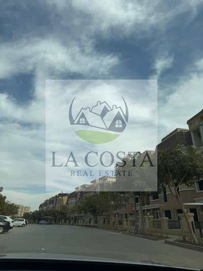 شقة "جاهزة عالاستلام" للبيع في كمبوند سراي - القاهرة الجديد - بسعر لقطة من المالك