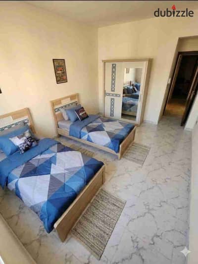 Furnished apartment for annual rental, suitable for families, newlyweds, or companies. 3 bedrooms, two-piece reception, kitchen, 2 bathrooms on the second upper floor with a hotel entrance. All facilities available: water, electricity, and natural gas. Located in Alexandria, Al-Ajami, kilometer 21, October main street, before the gate, in a very distinguished location.