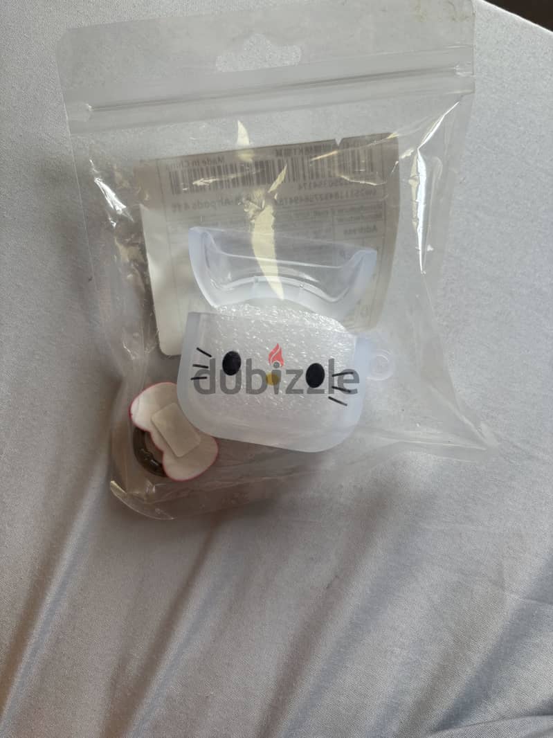 Apple AirPods 4 hello kitty case 2