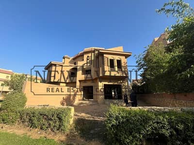 توين هاوس جاهز للسكن بإطلالة رائعة على البحيرة والمناظر الطبيعية موقع متميز في مون فالي 2 القاهرة الجديدة  Moon Valley 2 تطوير شركة أرابيا