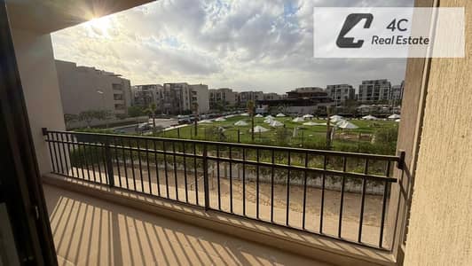 شقة فاخرة للبيع في كمبوند مراسم فيفث سكوير- Fifth Square القاهرة الجديدة فيو لاندسكيب استلام فوري وتشطيب كامل بالتكييفات