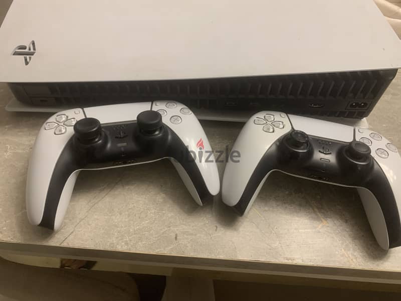 Ps5 with 2 controller 2