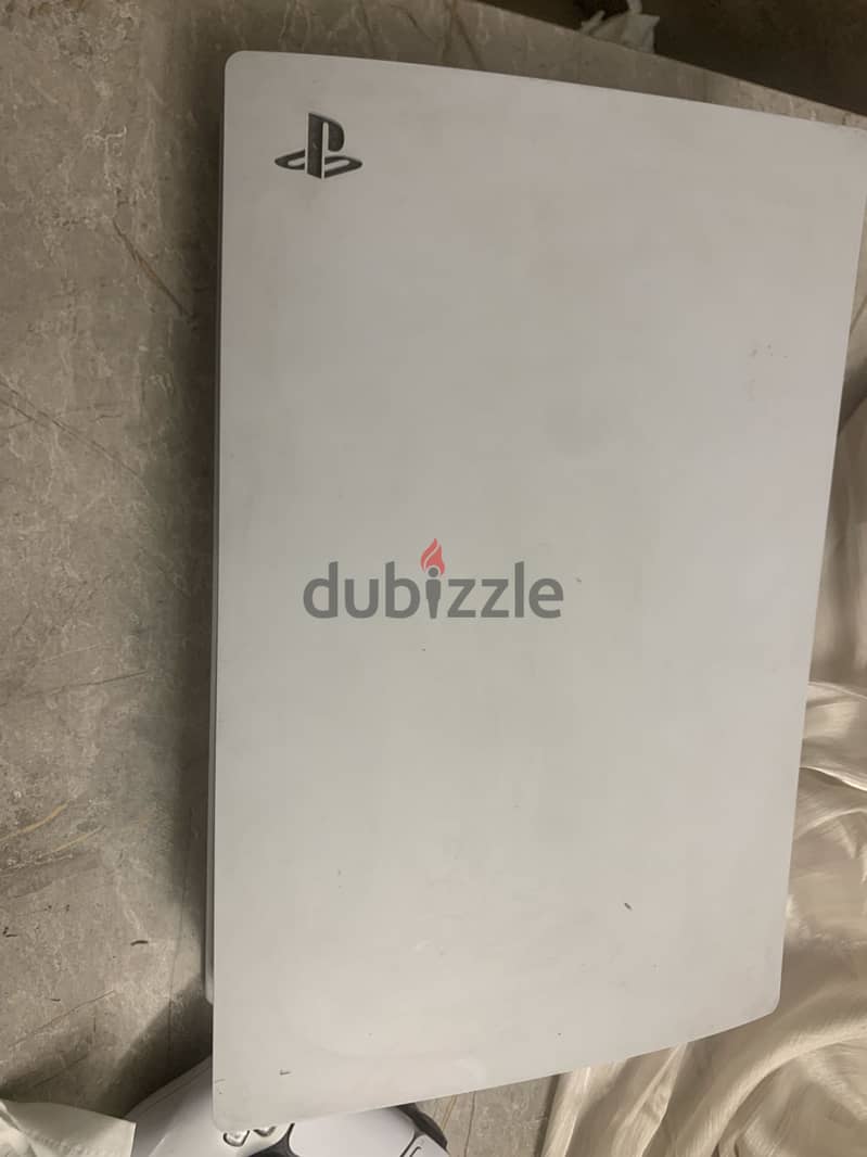 Ps5 with 2 controller 3