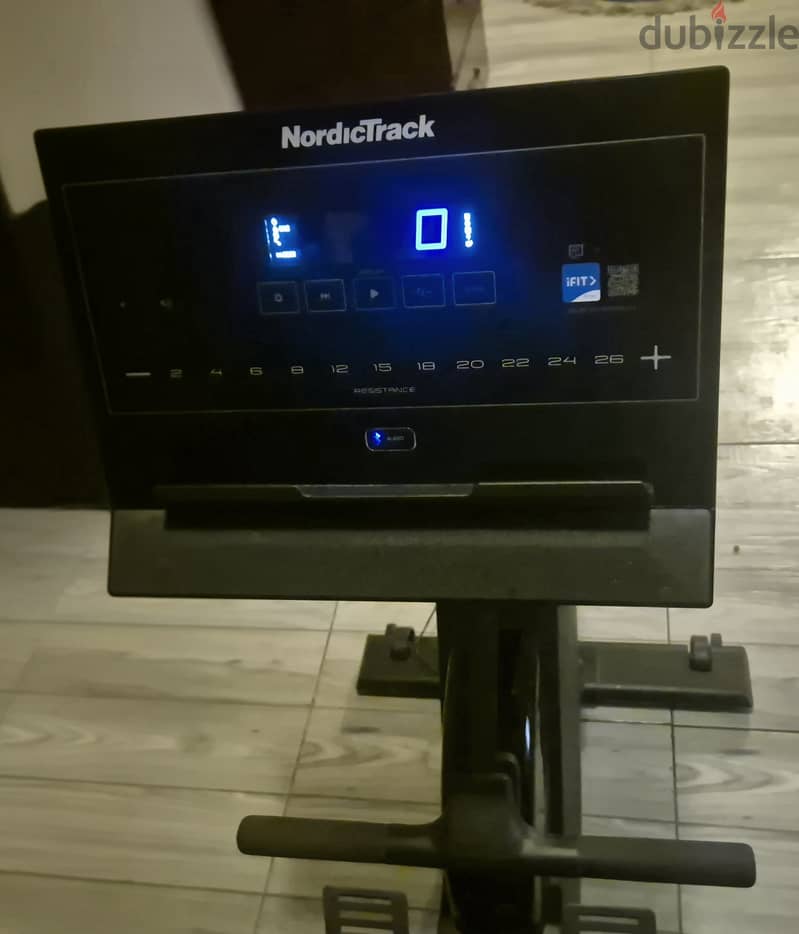 NordicTrack RW300 Rowing Machine (Like New / Mint Condition!) 11