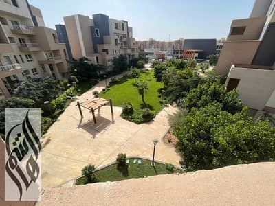 شقة لقطة للايجار بمدينتي 245متر B8 فيو جاردن قدام الخدمات والمسجد وقريبه من الاوبن اير مول