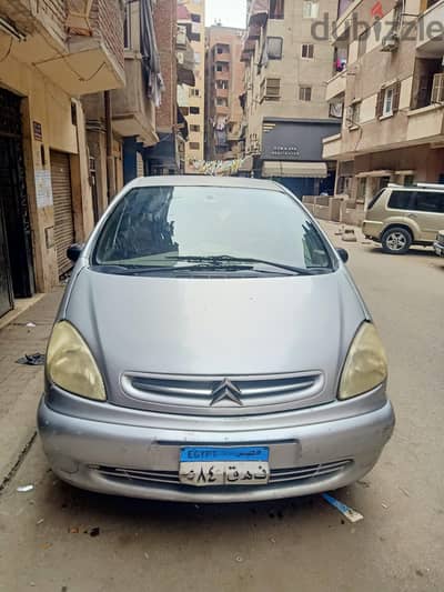 سيتروين بيكاسو مرفوعة 5 سنوات حالة جيدة
