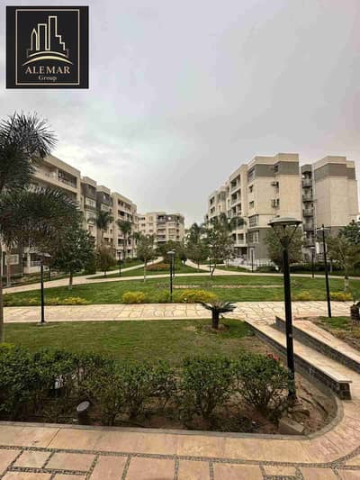 Ground floor apartment with garden for sale in Madinaty, ultra-super-lux finishing, 107 sq m + 55 sq m garden, wide garden view, sea view, in B10