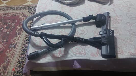 مكنسة تيفال استخدام خفيف جدااا فيها جزء لشعر الحيوانات