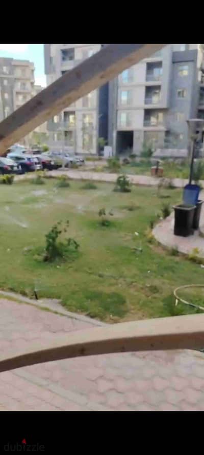 للايجار شقه 130 متر ارضي فيو جاردن في كمبوند جنه 6 اكتوبر