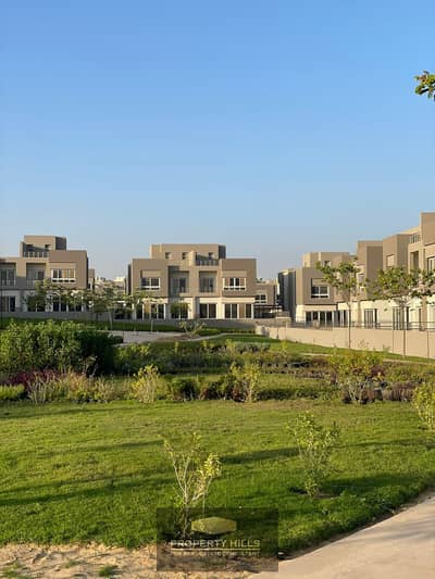 Fawry Twin Villa 3 floors with a landscape view in Sheikh Zayed old near Alegria and Al Ahly club close to Meadows Park