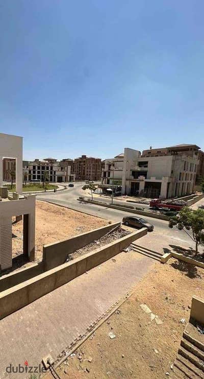 شقة لقطة في شارع مميز بجانب الخدمات والمولات في كمبوند دجلة بالمز
