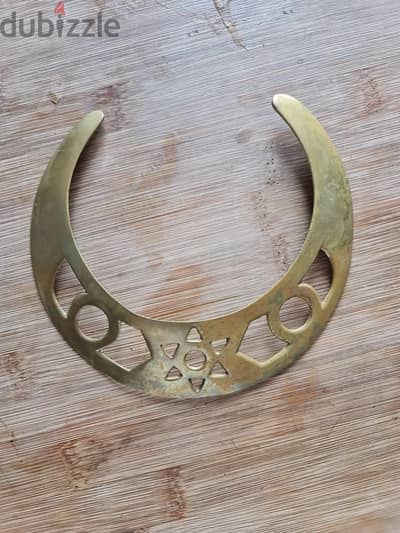 choker English brass