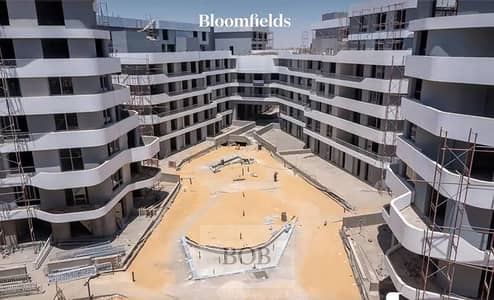 شقة للبيع تطل على حديقة و مسطحات مائية اقل مقدم اقساط حتى 2031 بلوم فيلدز استلام قريب Bloomfields lake side