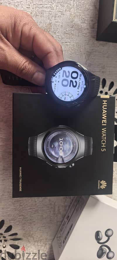 ساعه هواوي huawei watch 5 بشريحه esim كسر زيرو