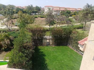 فيلا  للايجار تاون هاوس نموذج H القاهره الجديده مدينتي بالمطبخ يوجد حديقه مزروعه بالكامل و الفيلا وأخده وش نقاشي تشطيب خاص