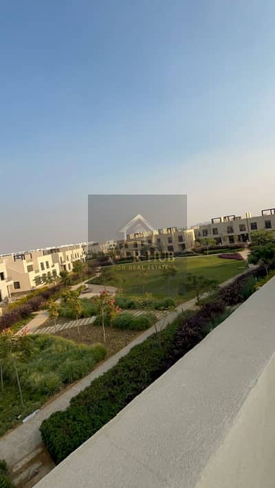 فيلا للايجار كمبوند اويست Owest  اول سكن  4 غرف نوم فيو لاند سكيب مطبخ و تكيفات