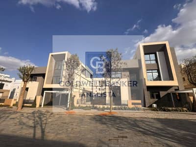 تاون هاوس كورنر للبيع في كمبوند سعادة بالقاهرة الجديدة التجمع الخامس 3 غرف نوم وتقسيط حتى 2031 في موقع مميز