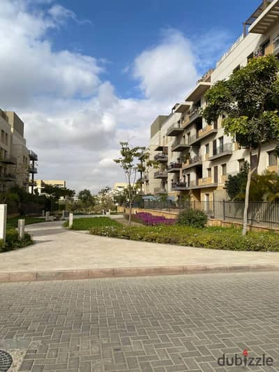 شقة جاهزة متشطبة بالمطبخ والتكييفات للبيع في إيستاون سوديك التجمع الخامس Eastown Sodic New Cairo