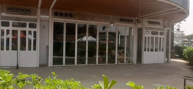 مطعم او كافيه للايجار بمساحه مميزه جدا 400 م داخلي و 140م خارجي دور ارضي واجهه بسعر لقطه