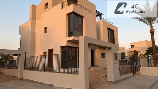 بأقل من سعر السوق فيلا ستاندالون XV بمساحة 250 مترًا مربعًا للبيع جاهزة للمعاينة والاستلام فيو لاند سكيب  في موقع متميز جدًا في سوديك إيست.