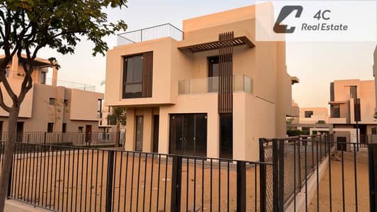 بأقل من سعر السوق فيلا ستاندالون XV بمساحة 250 مترًا مربعًا للبيع جاهزة للمعاينة والاستلام فيو لاند سكيب  في موقع متميز جدًا في سوديك إيست.