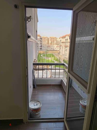  Prime Opportunity for Sale in Garden Heights Compound – New Cairo    Premium location inside the compound  Area: 250 sqm  First Floor – Ultra Super Lux Finishing   Unit Features: • 4 Bedrooms • Spacious Reception Area • Fully Wooden Kitchen • Natur
