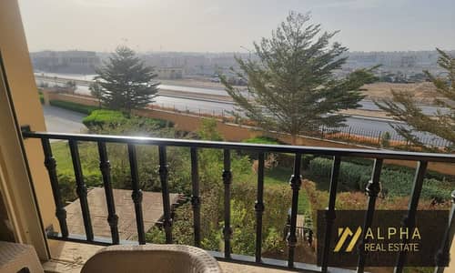 شقة مفروشة للإيجار في ميفيدا بارسل 23 التجمع الخامس دور ثاني 3 غرف نوم 3 حمام 5 تكييفات مطبخ مجهز بالكامل شتر كهرباء تشطيب راقي داخل كمبوند فاخر موقع