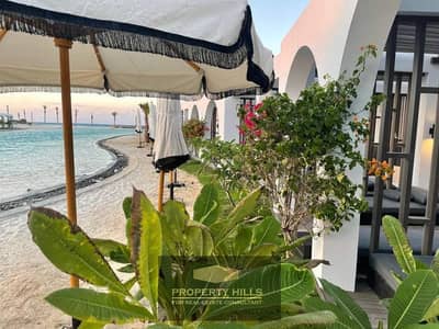 استثمر على البحر مباشرة … cabana فوري صف أول بعائد استثماري مميز متشطبة بالتكييفات في amwaj الساحل الشمالي بجانب هاسيندا بالتقسيط